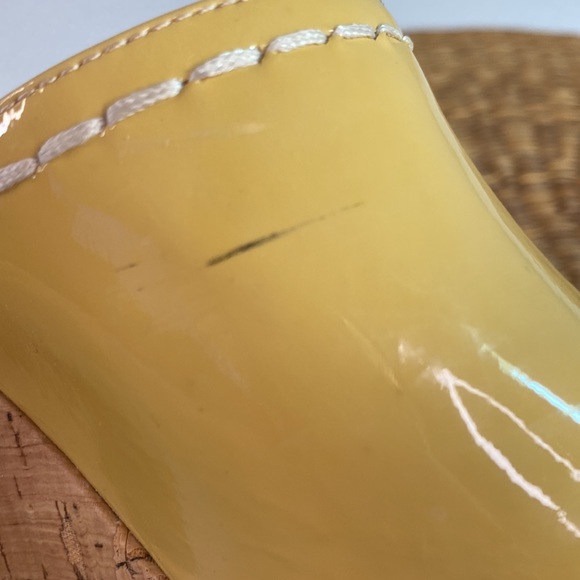 Tahari Miami Beige Yellow Patent Leather Cork 8.5 M Slip On Mules Platform - Picture 11 of 11